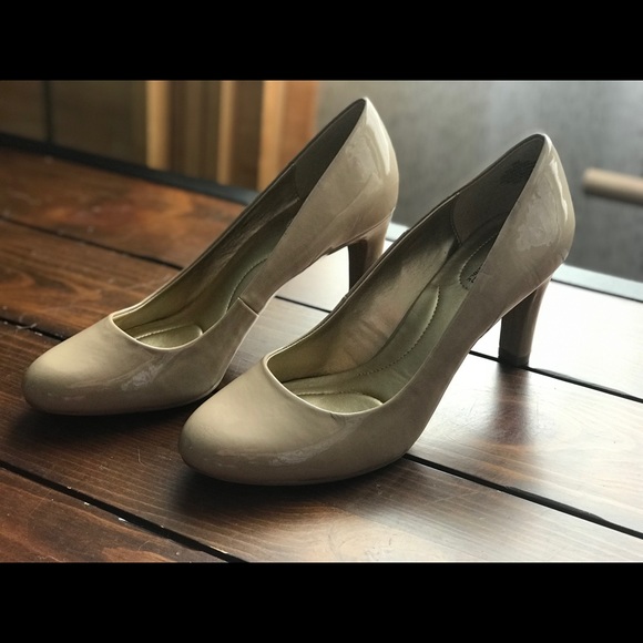 Bandalino Patent Leather Heels - Picture 2 of 7